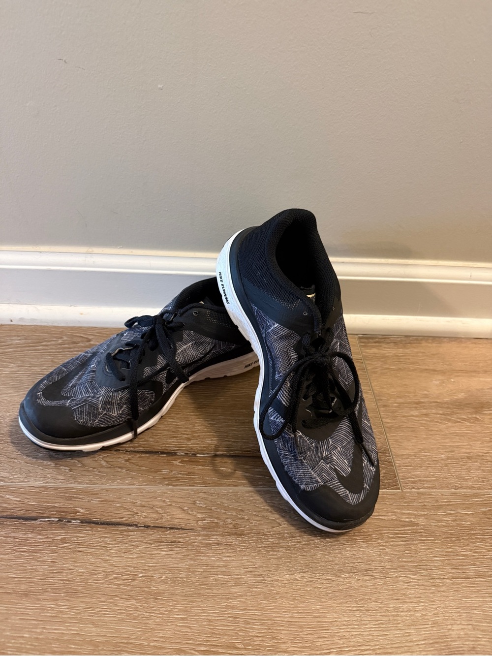 Nike Women's Black and White Patterned Running Shoes